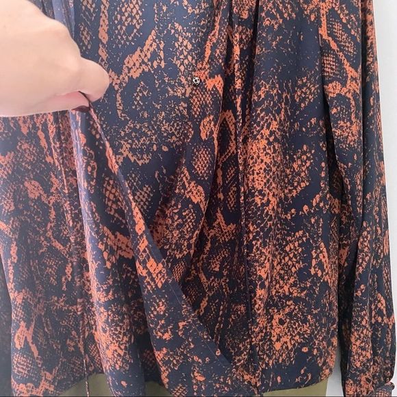 Cabi faux wrap popover top in snake print - Picture 5 of 8